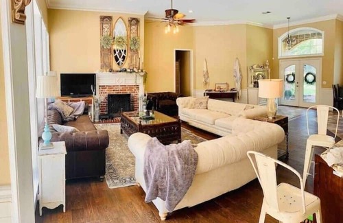 Brookston Casa | Beautiful Resort Home Central to Casino and Paris!