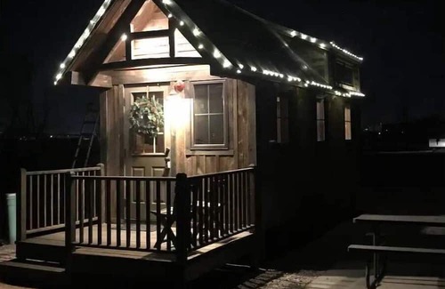 Lindon Casa | Rustic Cabin Tiny Home at Marina