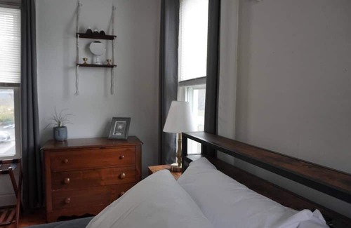 Williamstown Apartamento | Quiet Williamstown apartment close to downtown. 20 Min to Jiminy Peak!