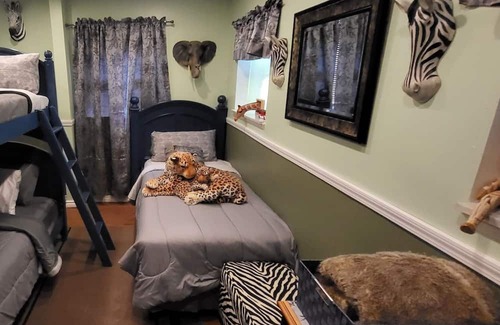 Ambridge Casa | Hidden Gem Estates. Beautiful, spacious, quiet home. Pet & Family friendly.