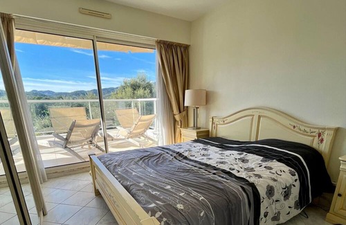 Mandelieu-La-Napoule Apartamento | Lovely spacious nest with pool