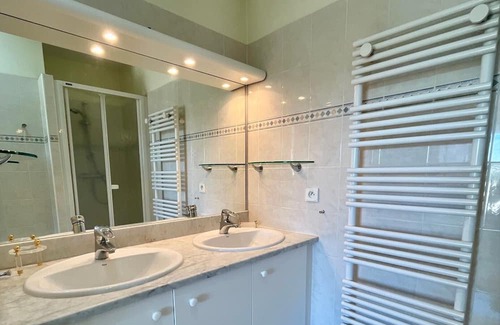 Mandelieu-La-Napoule Apartamento | Lovely spacious nest with pool