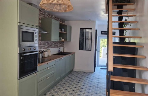 Ceyzerieu Casa | Maison Bohème Avec Bain Nordique. Vélo et Table de Ping-pong. Animaux Bienvenus