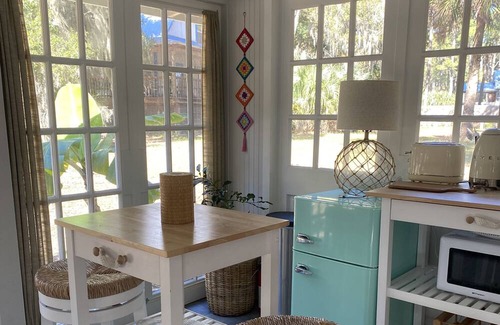 Daufuskie Island Cabaña | Daufuskie Island Historic Palmetto Cottage - Palm Tree Forest With Water Views