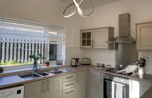 Hayfield Casa | Pass the Keys | The Cabin Stylish and Elegant for 4 and Furry Friends
