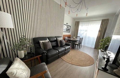 Hayfield Casa | Pass the Keys | The Cabin Stylish and Elegant for 4 and Furry Friends