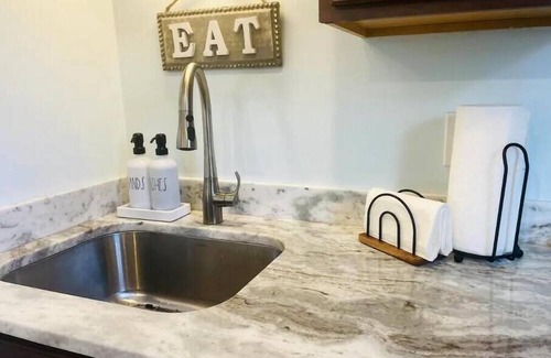 Norwich Condominio | Cozy Villa Spa Retreat - Near Mohegan, Hot Tub, Pools, Sauna, Spa on Premises