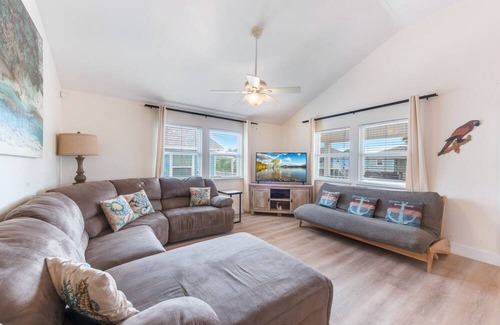 Leeward Sands Casa | Sleeps 9! Pet friendly!