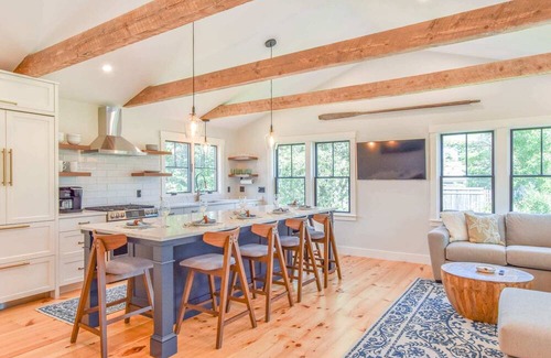 Harwich Center Casa | Renovated Kitchen, 2 Miles to Nantucket Sound!