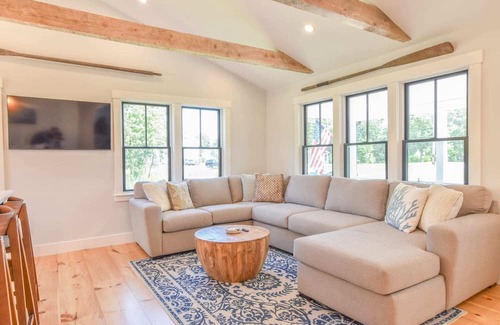 Harwich Center Casa | Renovated Kitchen, 2 Miles to Nantucket Sound!