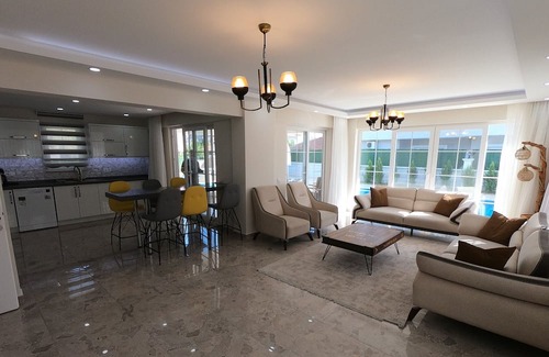 Dalyan Villa | GREAT 5 BEDROOM VILLA WITH PRIVATE POOL AND GARDEN RIGHT IN CENTRE OF DALYAN!!!!