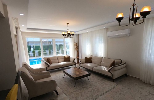 Dalyan Villa | GREAT 5 BEDROOM VILLA WITH PRIVATE POOL AND GARDEN RIGHT IN CENTRE OF DALYAN!!!!