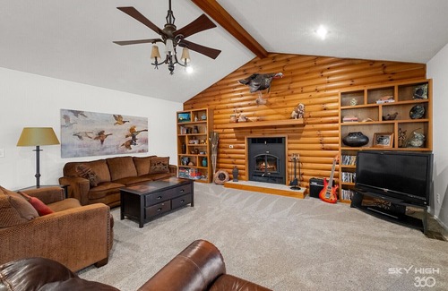 Cotter Cabina | Riverfront Relaxation