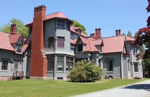 Middletown Casa | Relax and Stress-Free Vacation! Free Parking, Near Kingscote Newport Mansion!