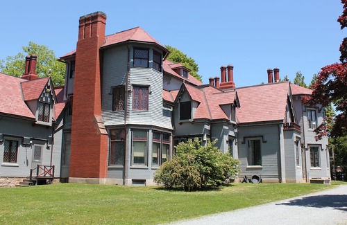 Middletown Casa | Relax and Stress-Free Vacation! Free Parking, Near Kingscote Newport Mansion!