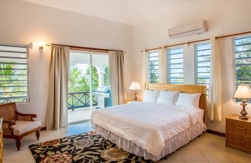 Island Harbour Casa | Exquisite 3 Bedroom villa. Unwind with beach views, and gentle island breezes.