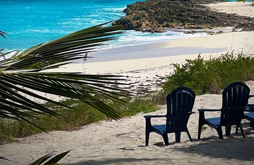 Farmer's Hill Apartamento | Exuma Palms Resort located at Three Sisters Beach on Exuma, The Bahamas