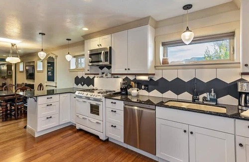 Liberty Wells Casa | Aviary, Park and PickleBall Close By