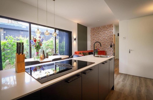 Elst Casa | These Eco-Lodges are equipped for 12 people and have one hot tub. From your own terrace, you can therefore completely relax and enjoy your own wellness moment!