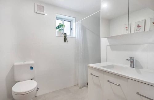 Howrah Apartamento | Prime Location, Stylish Space