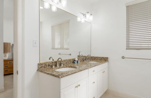 Laguna Beach Estates Casa | Laguna Beach: 4BR 4BA sleeps 12. Spacious townhouse for your perfect getaway.