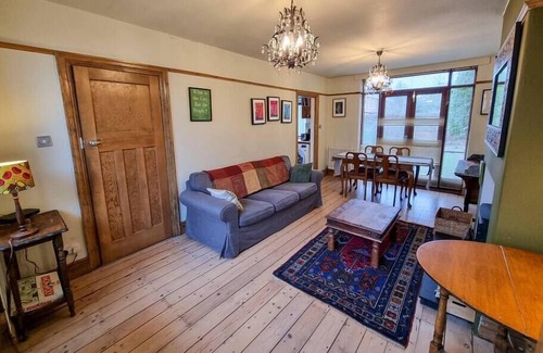Chorlton-cum-Hardy Casa | Free Parking: Chorlton Home
