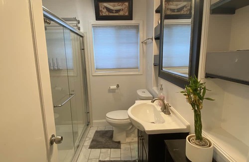 Lower Bal Casa | Cute home with a green thumb, pet friendly