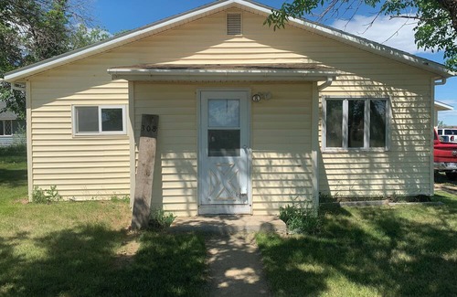 Winifred Casa | The Ol’ Yellow House: Cozy & Comfortable Stay