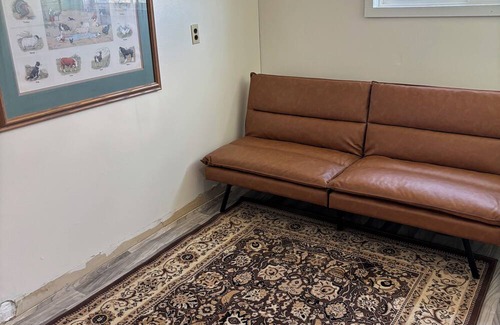 Winifred Casa | The Ol’ Yellow House: Cozy & Comfortable Stay
