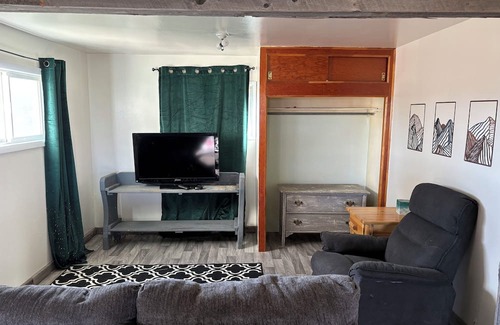 Winifred Casa | The Ol’ Yellow House: Cozy & Comfortable Stay