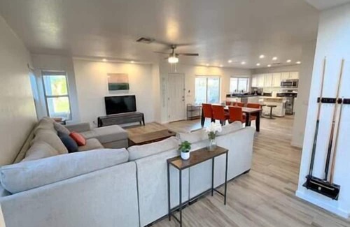 Barton Hills Casa | Priv Oasis w/ Pool & Pool Table | Discounted*