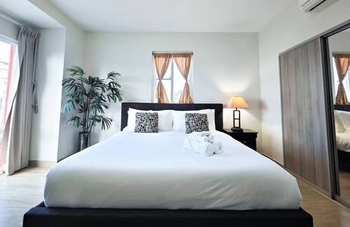 Tumon Apartamento | Luxury 2BD/2.5BA Condo - Unit 208 Tumon Isa