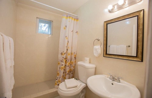 Tamuning Apartamento | Oceanview 2BR/1BA - Unit 210 Ocean Villa