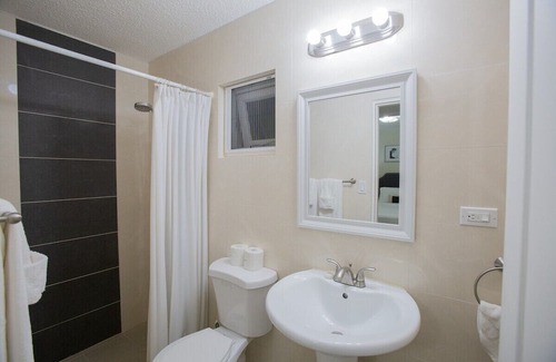 Tamuning Apartamento | Oceanview Deluxe 1BR - Unit 108 Ocean Villa