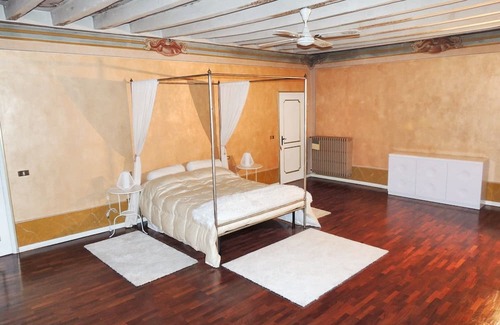 Centro Storico Nord Apartamento | Homerez - Luxury Apartment in Brescia + Jacuzzi