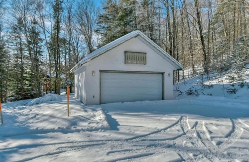 Les Pays-d'en-Haut Regional County Municipality Chalet De Esquí | 4 Br Luxury St-Sauveur Chalet & Pool, Swim Spa, fireplace, close to Ski resort