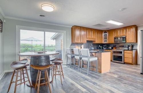 Blacksburg Casa | Less than 2miles from VT, Sleeps 16. Amazing Views!