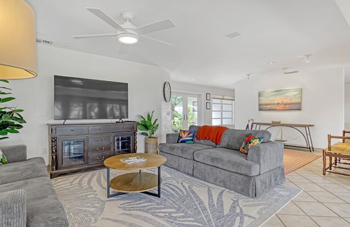 Florida North Atlantic Coast Casa | Lakeside Retreat a Waterfront Property