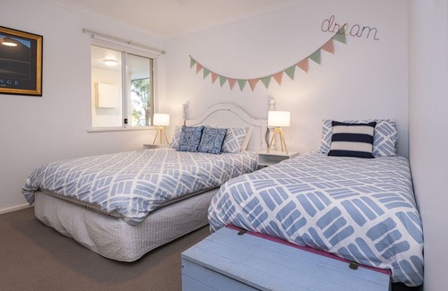 Quindalup Casa | Coastal Oasis - Family & Pet Friendly + only 400m from beach