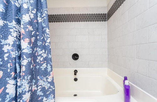 Elkton Casa | Riverfront with 2 homes featuring 7 bedrooms Outdoor Pavilion 2 Hot Tubs Fire Pit and Pool