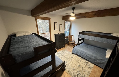 Santeetlah Chalet De Esquí | Cozy mountain lake view retreat. Great place to begin your Smoky Mntn Excursions