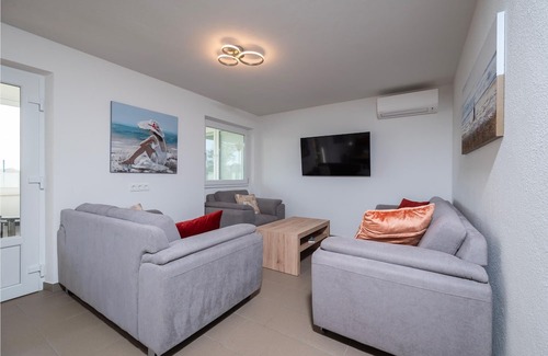 Prkacini Apartamento | Ideal apartment for your family vacation with pool in a quiet location in Vidulini.