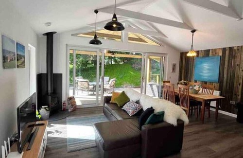 Kingsbridge Cabina | Eucalyptus Lodge @ Lower Coombe Royal Hot tub