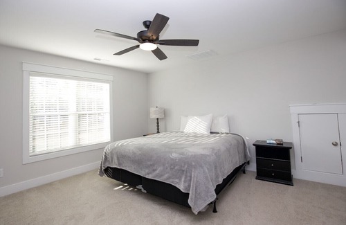 Aberdeen Casa | Sleeps 8! on Highway 5
