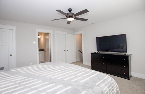 Aberdeen Casa | Sleeps 8! on Highway 5