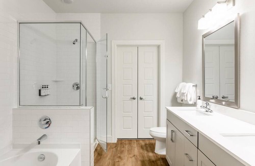 Northeast Dallas Villa | Kasa | Family Friendly Space Minutes to Echo Theatre & Nightlife | Dallas