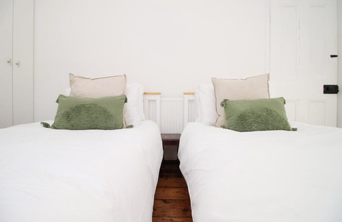 Roath Casa | Charming Retreat on Lily Street