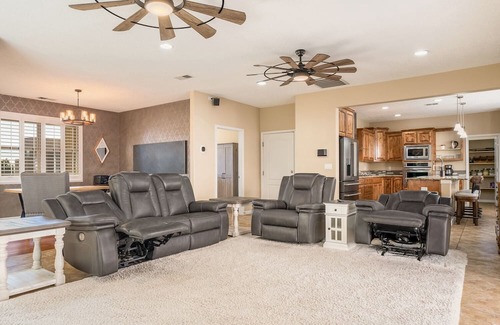 Paradise Hills Civic Casa | 3300SF of Modern Luxury - Spa/Work Space/Gym/Game Room - Pet Friendly!