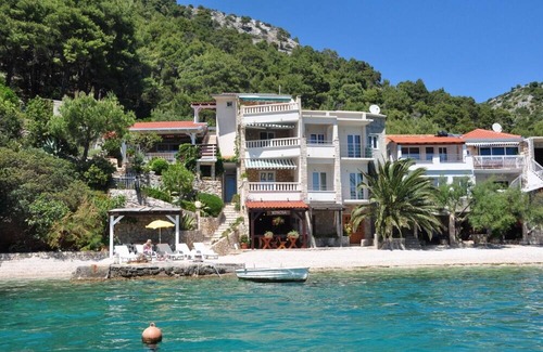 Bogomolje Apartamento | Apartment Hidden gem - beachfront: A4 Joško (3+2) - Bogomolje, Island Hvar, Croatia