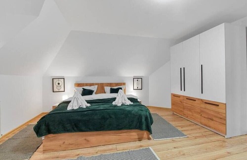 Sinaia Apartamento | Hytta Apartment in Sinaia with Garden